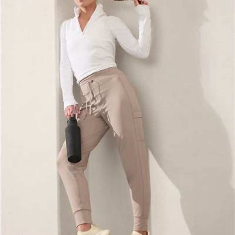 Athleta Rainier Cargo Joggers in Feather.
